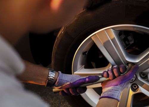 fixing-wheel-bolt